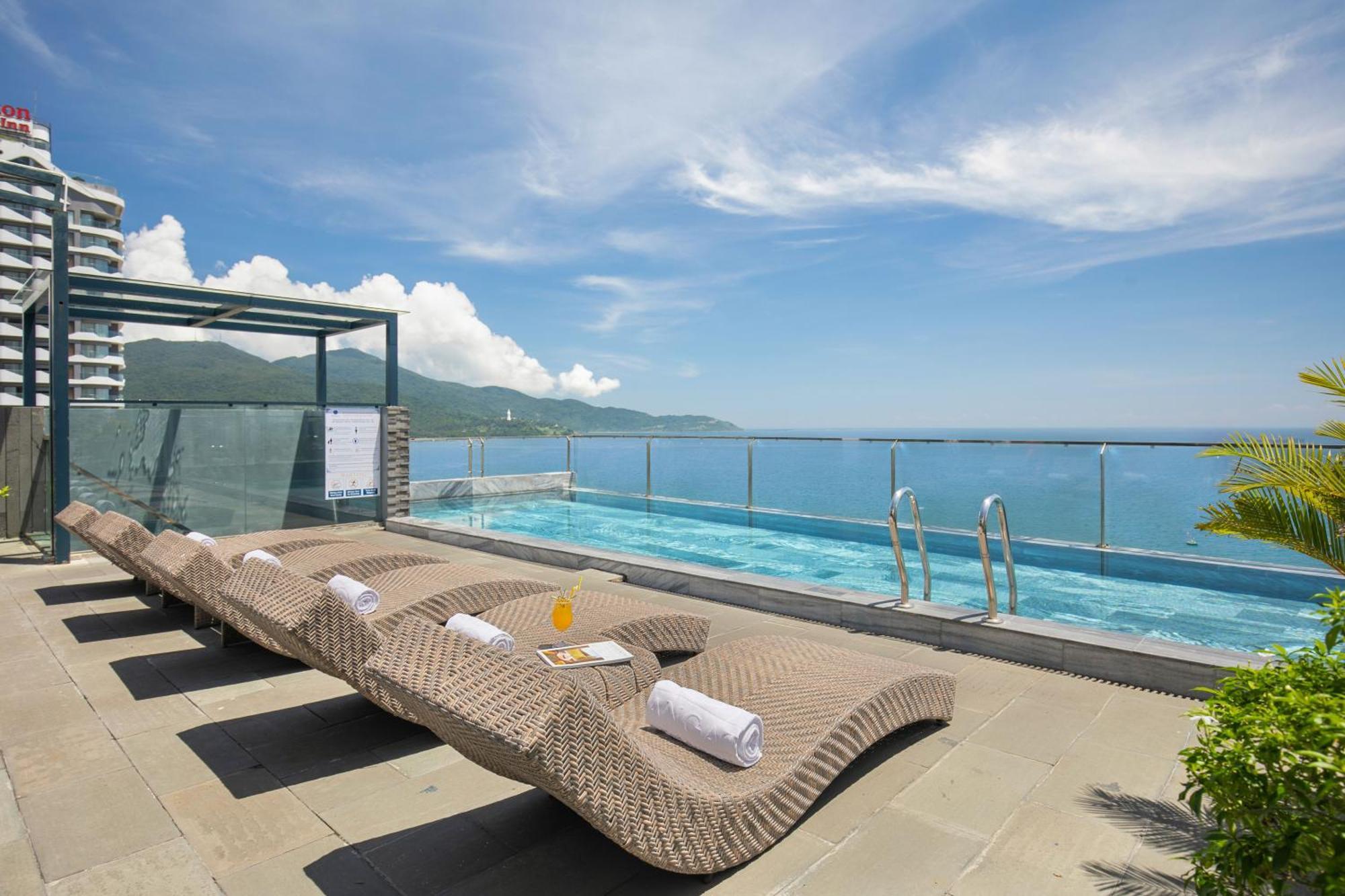 Mangata Beachfront Hotel - Rooftop Bar Sea View Da Nang Exterior photo