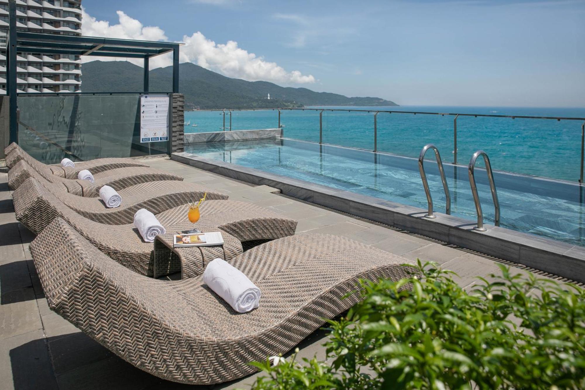 Mangata Beachfront Hotel - Rooftop Bar Sea View Da Nang Exterior photo